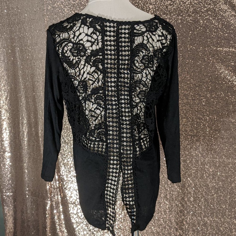 BLACK LACE BACK TOP | SIZE SMALL
